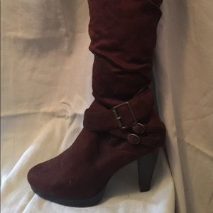 Baker. Brown suede NWT